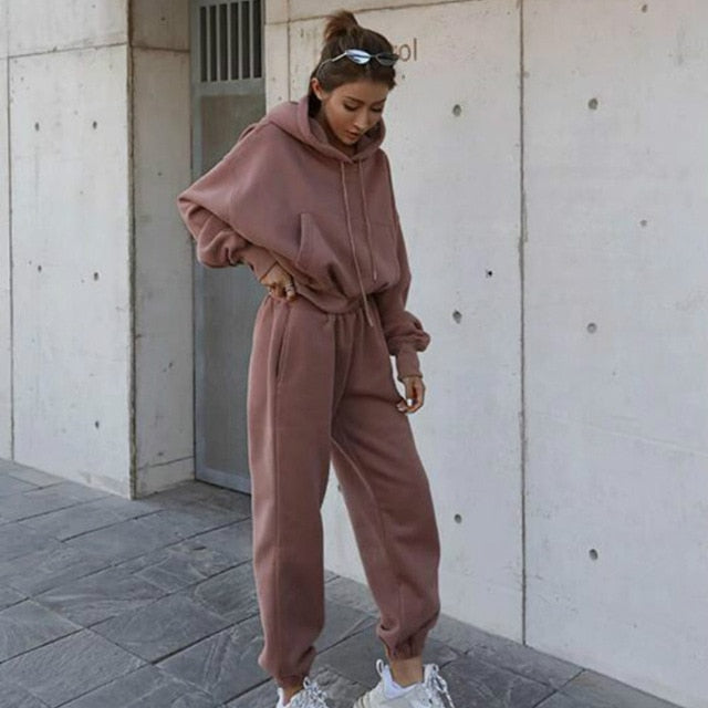 Conjunto de sudadera con capucha y pantalón